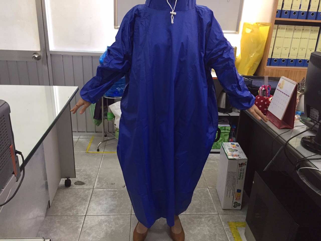 xưởng sản xuất áo mưa theo yêu cầu